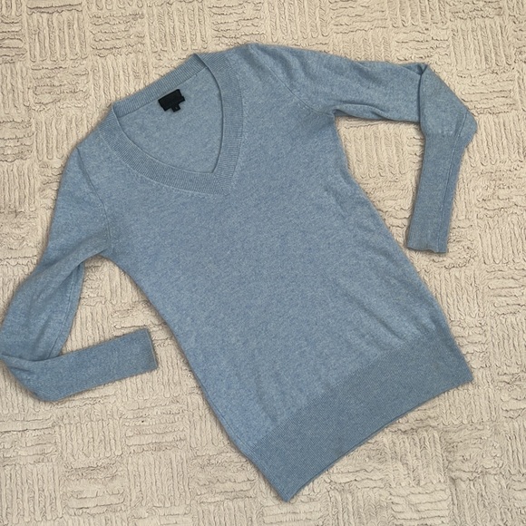 J. Crew long sleeve n-neck blue sweater, 100% cashmere, Size Small - Picture 3 of 16